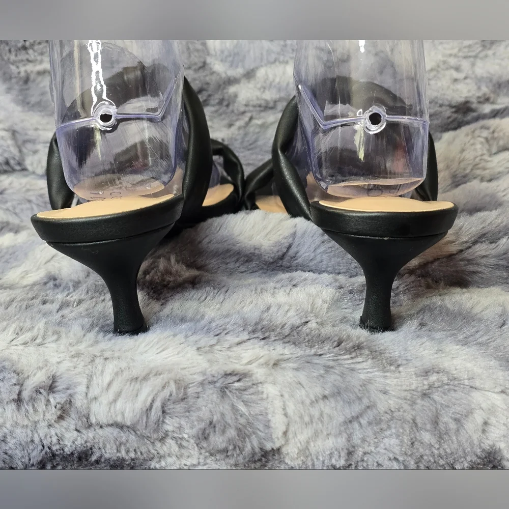 NWB Journee Collection DYLLAN KITTEN HEELS IN FAUX LEATHER Black‎ Size 10 Sandal